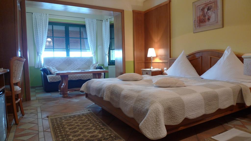 Gosciniec Stara Kuznia Hotel Debska Kuznia Kamer foto