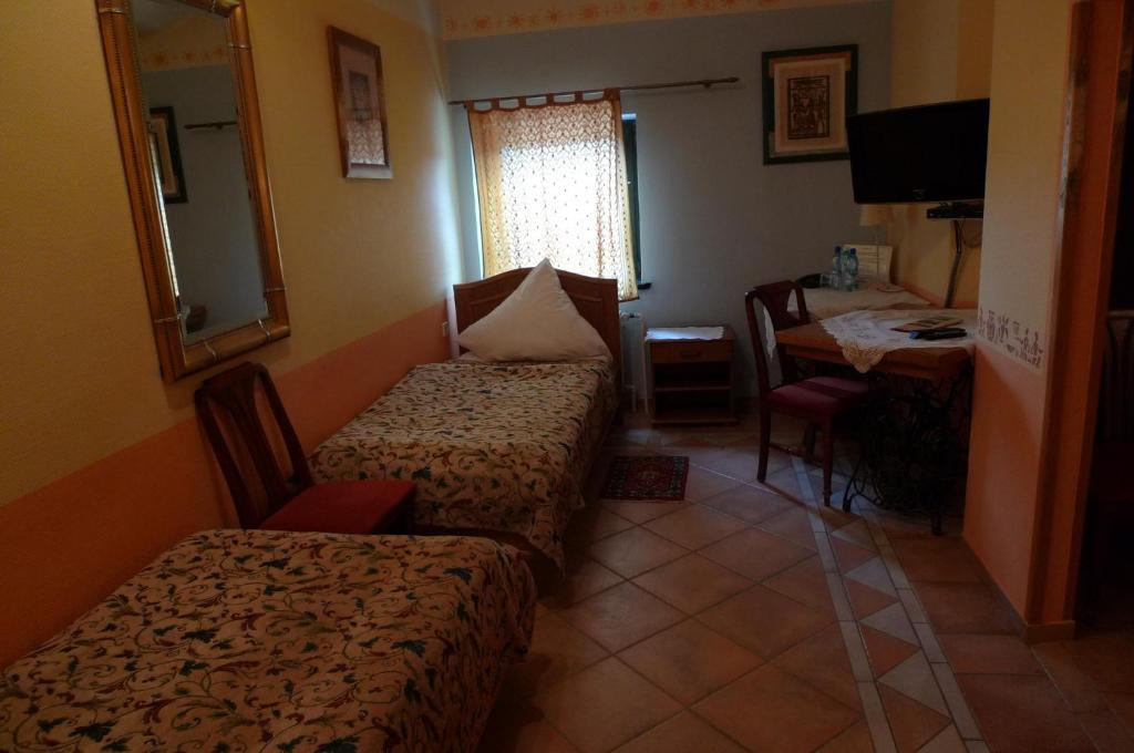 Gosciniec Stara Kuznia Hotel Debska Kuznia Kamer foto