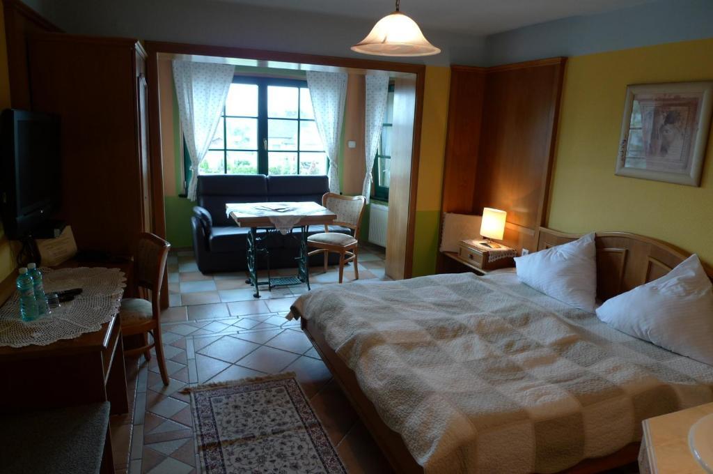 Gosciniec Stara Kuznia Hotel Debska Kuznia Kamer foto