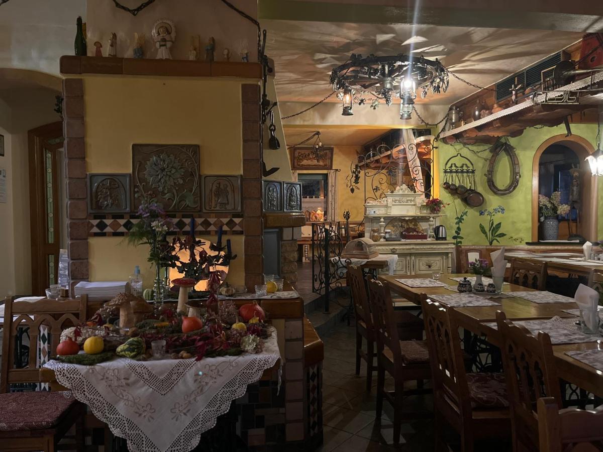 Gosciniec Stara Kuznia Hotel Debska Kuznia Buitenkant foto
