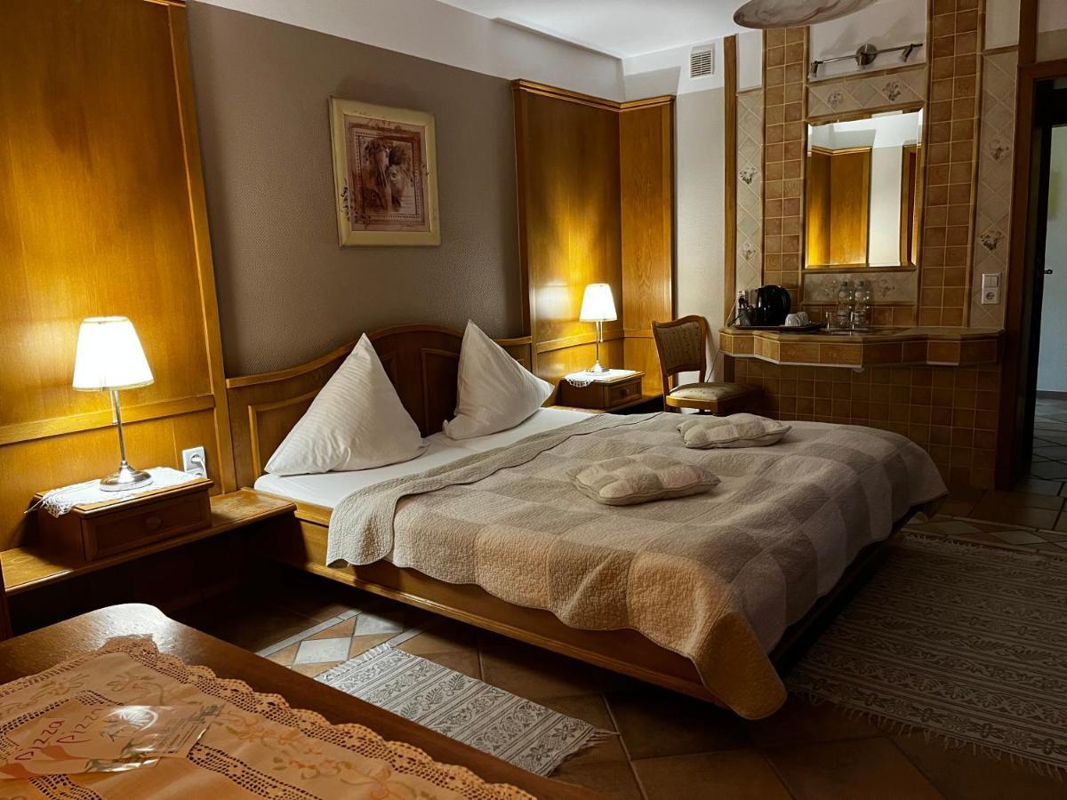 Gosciniec Stara Kuznia Hotel Debska Kuznia Buitenkant foto