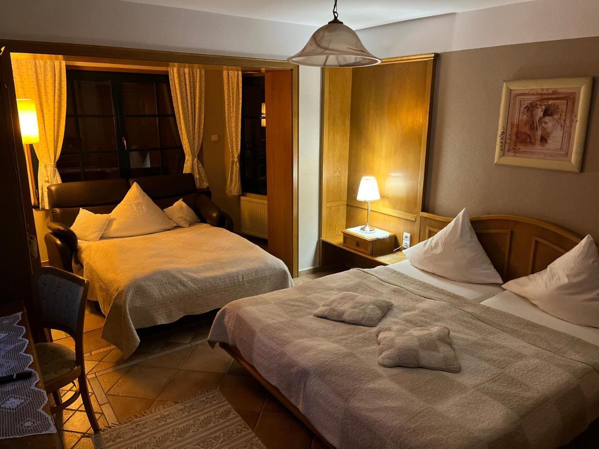 Gosciniec Stara Kuznia Hotel Debska Kuznia Buitenkant foto