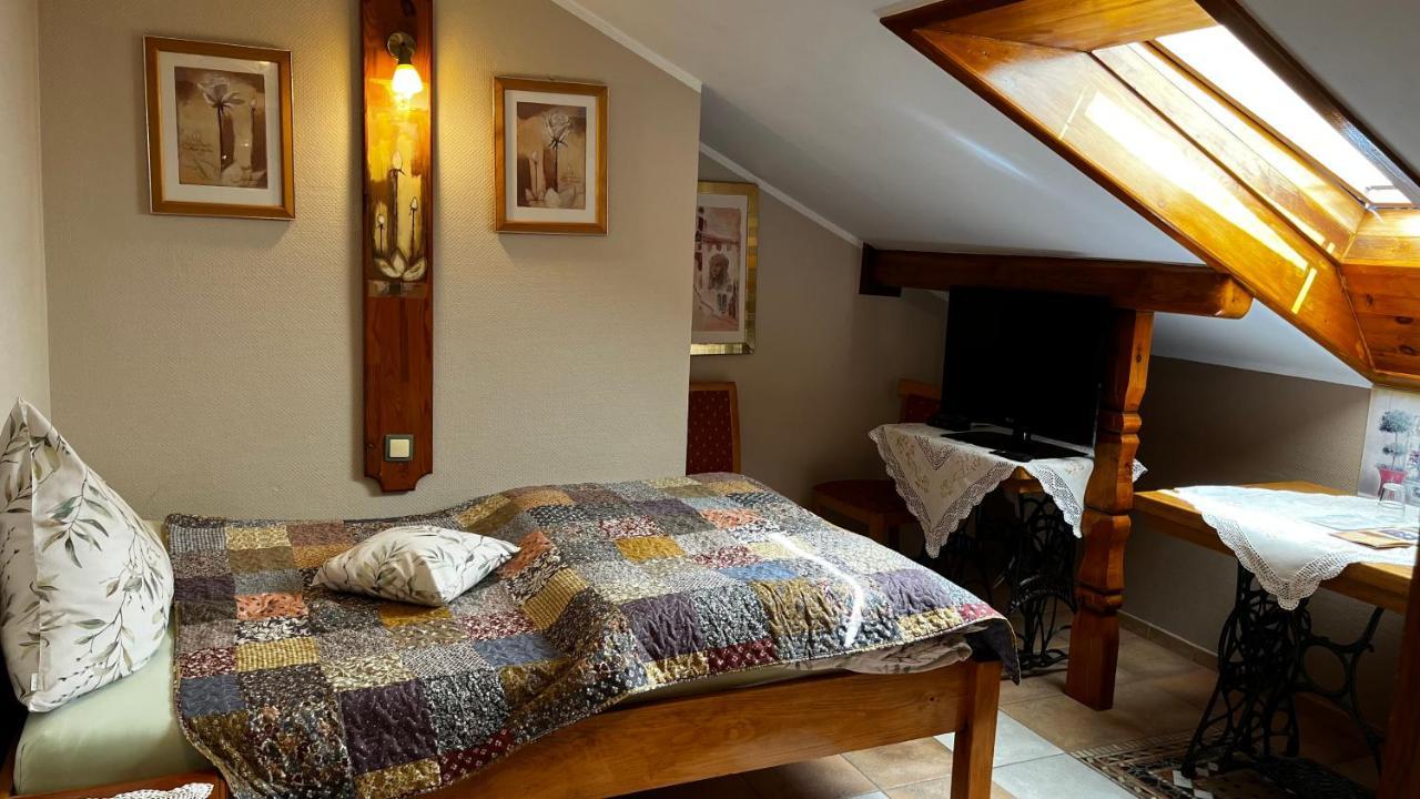 Gosciniec Stara Kuznia Hotel Debska Kuznia Buitenkant foto