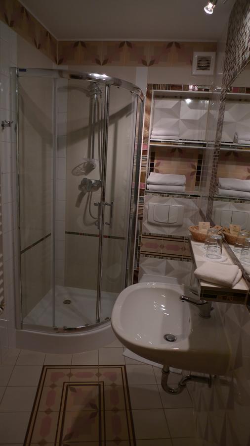 Gosciniec Stara Kuznia Hotel Debska Kuznia Buitenkant foto